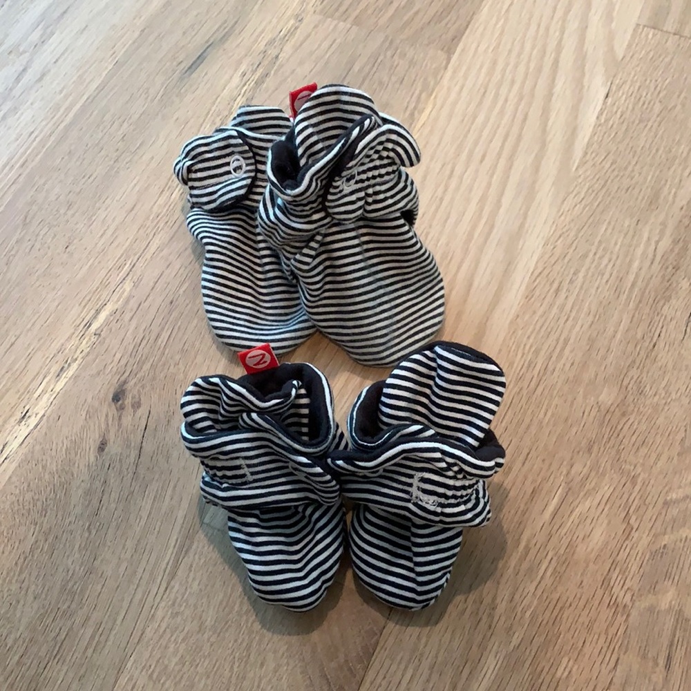 Zutano B & W stripe baby booties lot sz 3 & sz 6